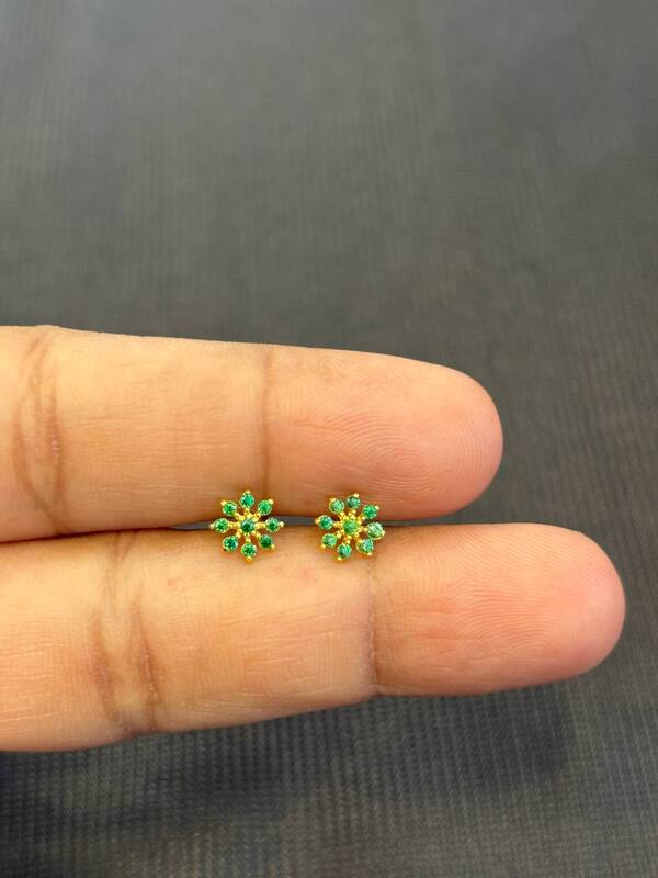 Greeny stone 9 carat gold stud