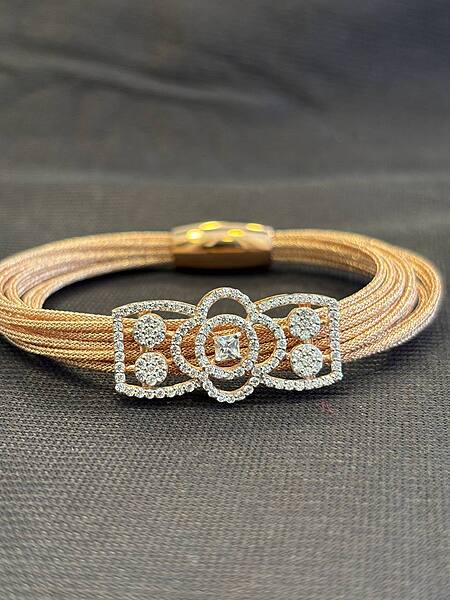 Silver geethika magnetic rope with rosegold finish