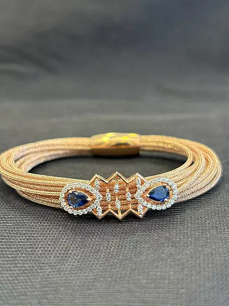 Silver kavya magnetic rope with roesgold finish