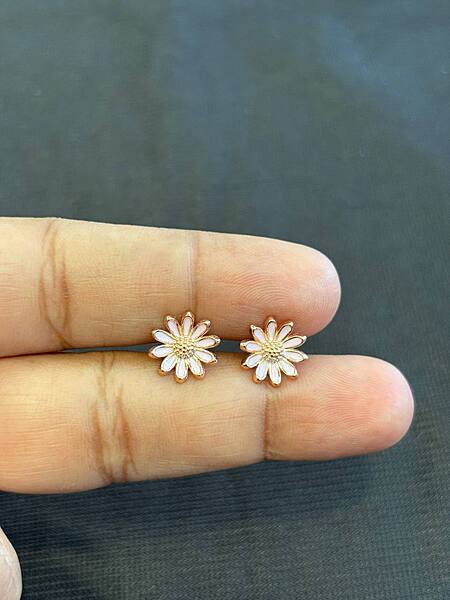 Silver vagai stud with rosegold finish