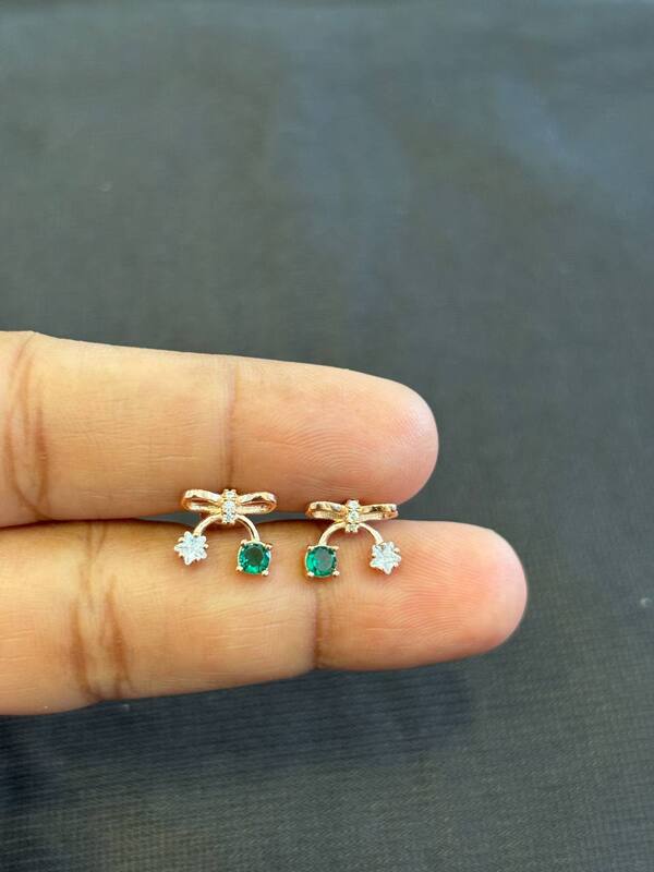 Silver abinaya green stud with rosegold finish