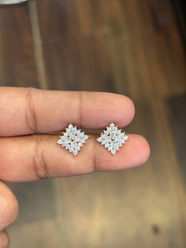Silver squaree stud with rosegold finish