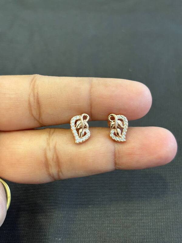 Silver isaii stud with rosegold finish
