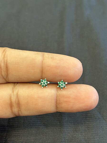 Siver pachai nirame stud