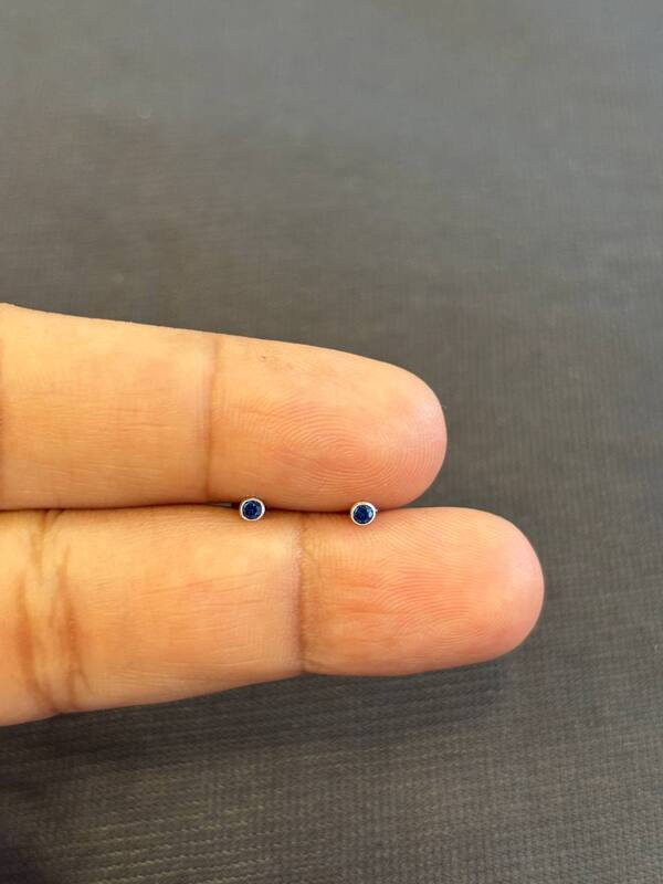 Silver violet dot stud