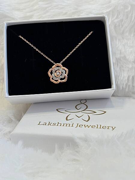 Silver poo1 chain with rosegold finish