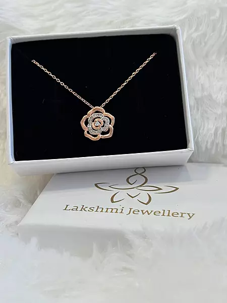 Silver poo1 chain with rosegold finish