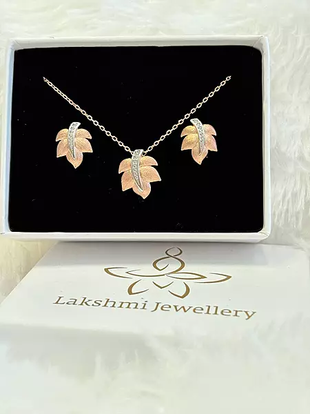 Silver ilai pendant set with rosegold finish