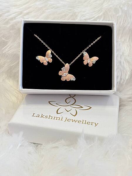 Silver white butterffly pendant set with rosegold finish