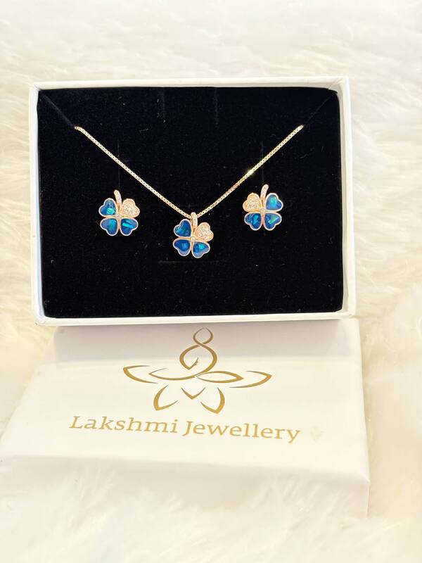 Silver flower blue pendant set with rosegold finish
