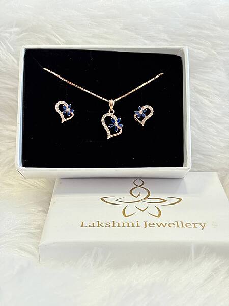 Silver hearty blue flower pendant set with rosegold finish