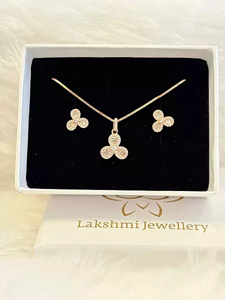 Silver aag pendant set with rosegold finish