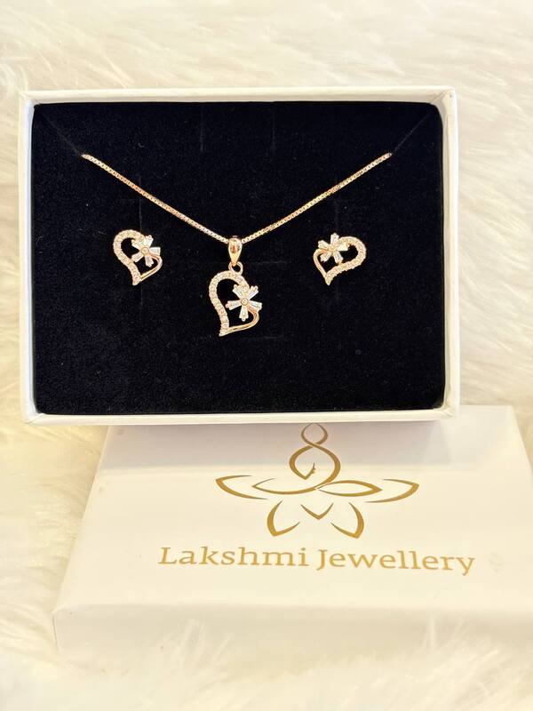 Silver hearty white flower pendant set with rosegold finish