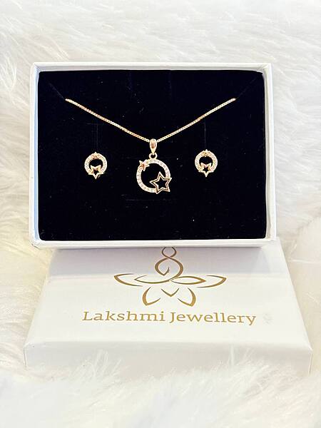 Silver round star pendant set with rosegold finish