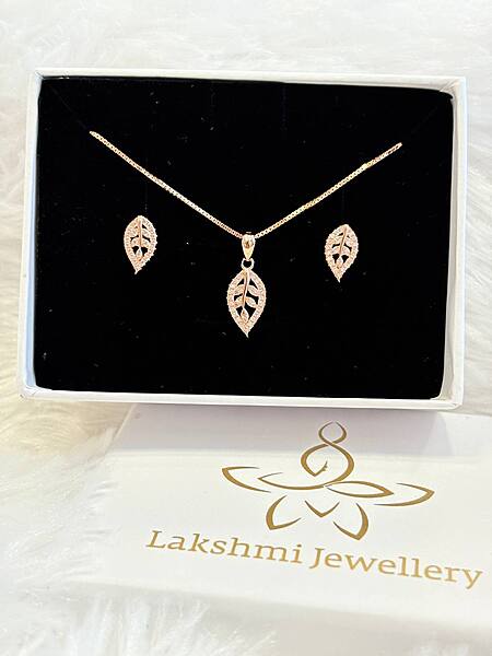 Silver illai pendant set with rosegold finish