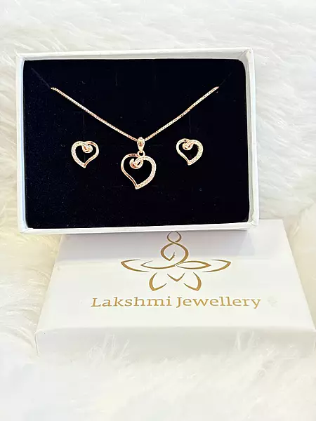 Silver heart pendant set with roesgold finish