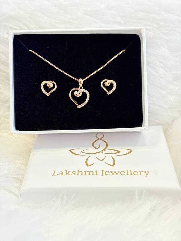 Silver heart pendant set with roesgold finish