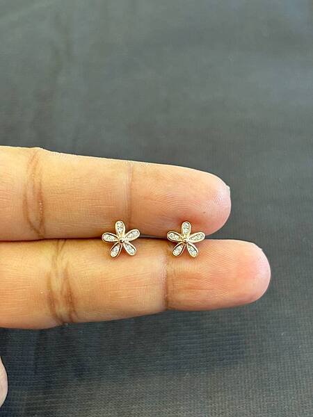 Silver sara stud with rosegold finish