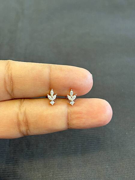 Silver leafy stud with rosegold finish