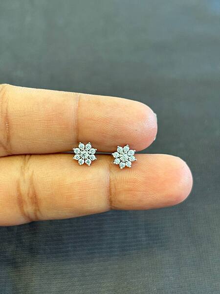 Silver 9 stonee stud