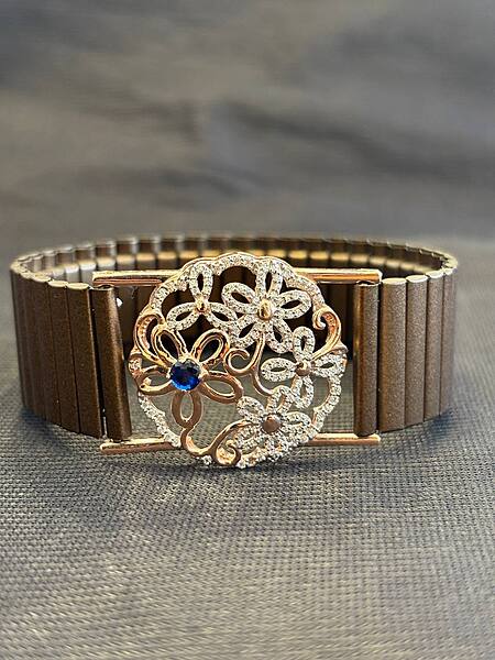 Silver ithal wristband with rosegold finish