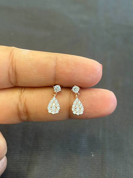 Silver stone thongal stud with rosegold finish