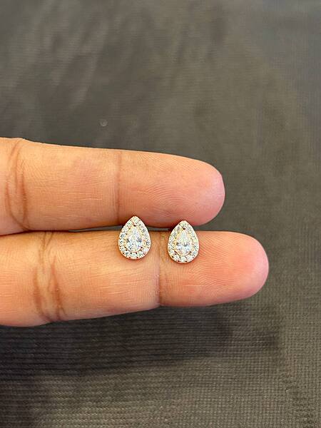 Silver white thilagam1 stud with rosegold finish