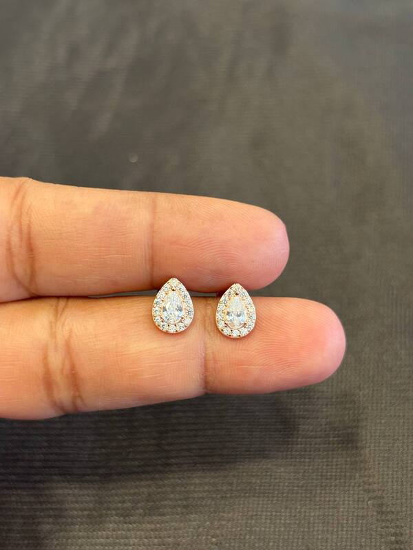 Silver white thilagam1 stud with rosegold finish