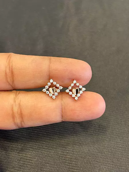 Silver stone heart stud with rosegold finish