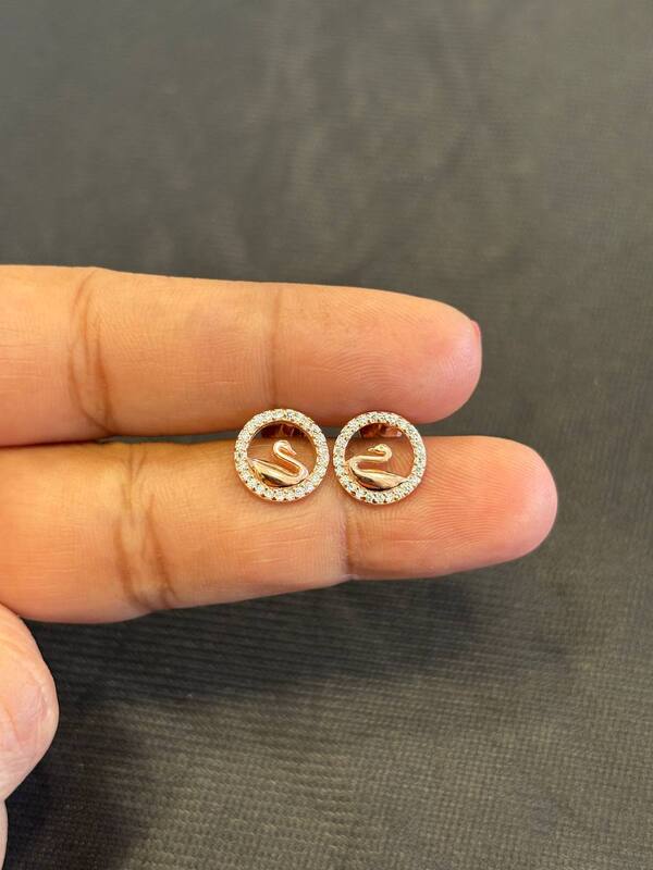 Silver round swan stud with rosegpold finish