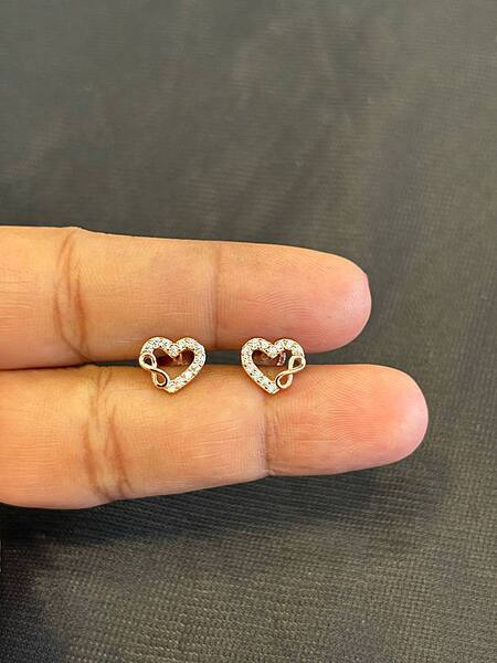 Silver heart infinityy stud with rosegold finish