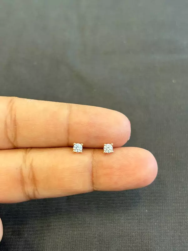 Silver single stone second stud with rosegold finish