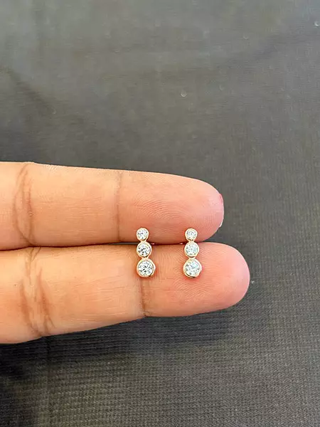 Silver tri1 stone second stud with rosegold finish
