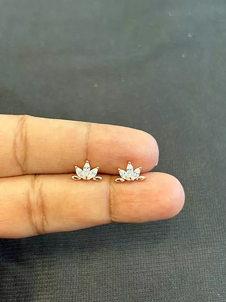 Silve lotus second stud with rosegold finish