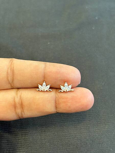 Silve lotus second stud with rosegold finish