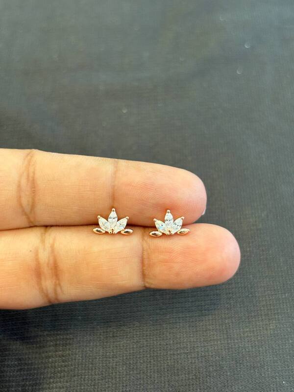 Silve lotus second stud with rosegold finish