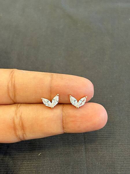 Silver double stone second stud with rosegold finish