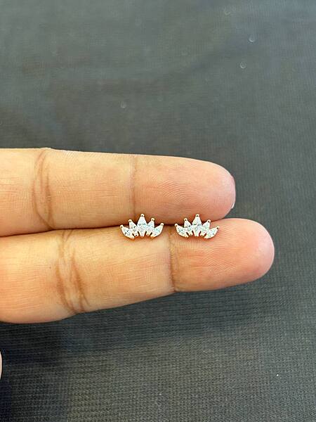 Silver mullai stud with rosegold finish