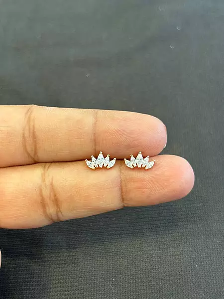 Silver mullai stud with rosegold finish