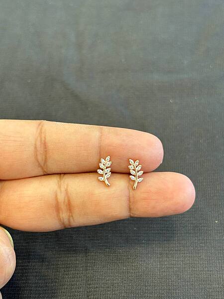 Silver leafy1 second stud with rosegold finish