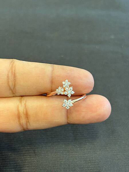 Silver four flower adjustable ring with rosegold finish