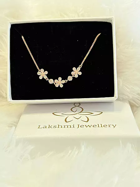 Silver flower2 bracelet with rosegold finish