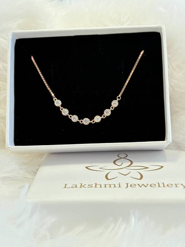 Silver white thilagam with rosegold finish