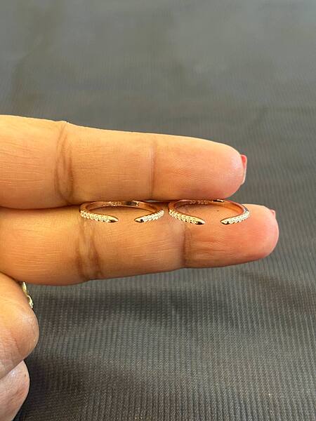 Silver plain stpone toe ring with rosegold finish