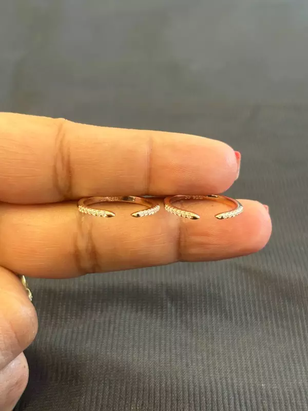 Silver plain stpone toe ring with rosegold finish