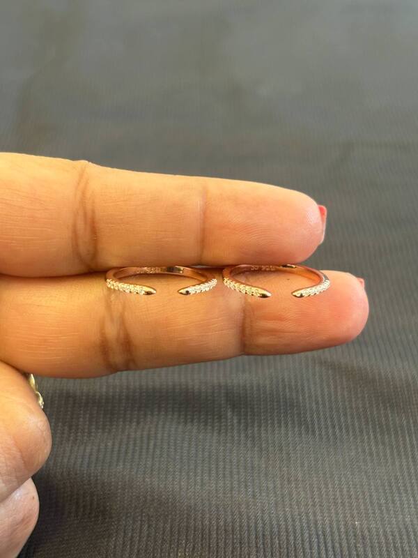 Silver plain stpone toe ring with rosegold finish