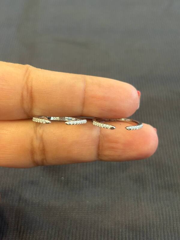 Silver plain stone toe ring