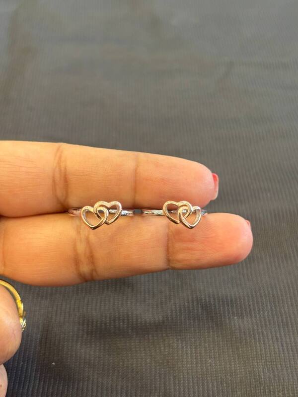 Silver twin heart toe ring with dual tone