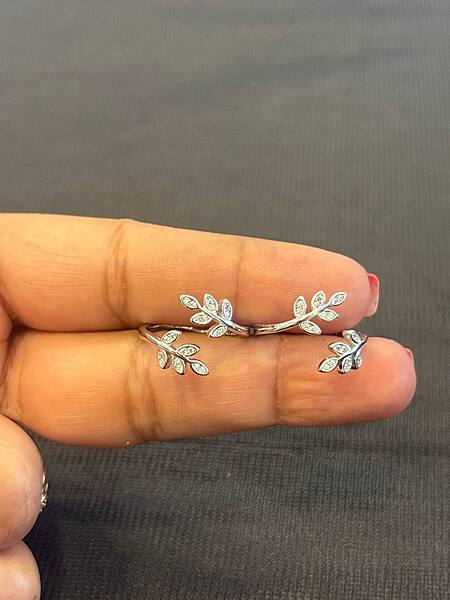 Silver leafy toe ring