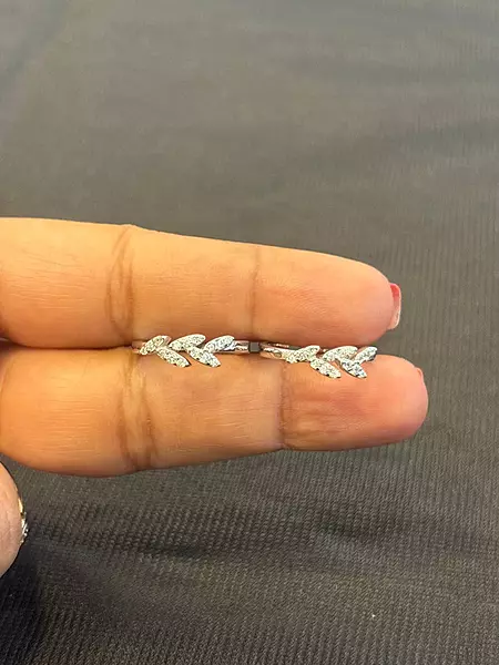 Silver zig toe ring
